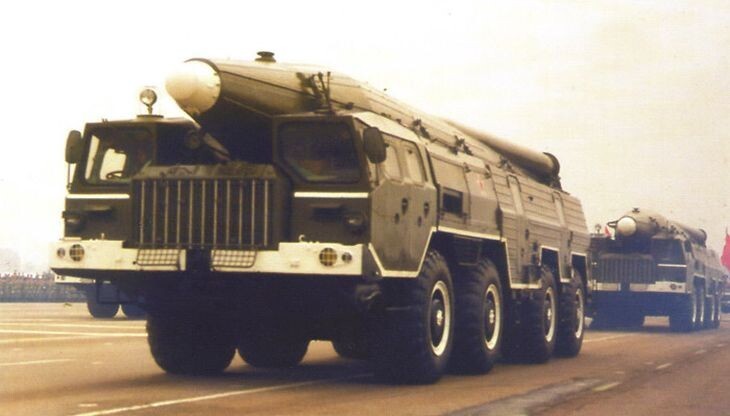 Серебро - у ракетного спецшасси МАЗ-543.