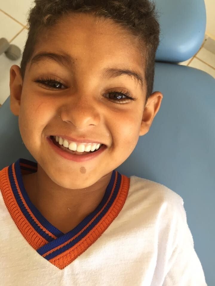 Стоматолог подарила беззубому мальчику новую улыбку