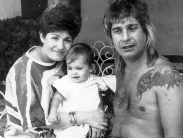 Оззи Осборн и Шэрон Осборн с дочерью Келли 1980 год 