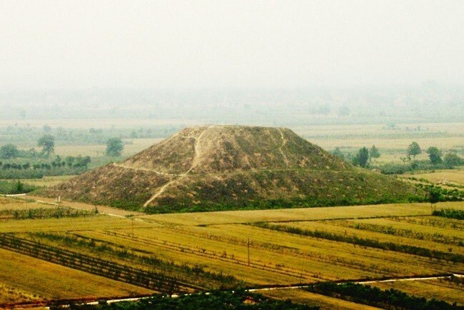 9. Белая пирамида, Китай