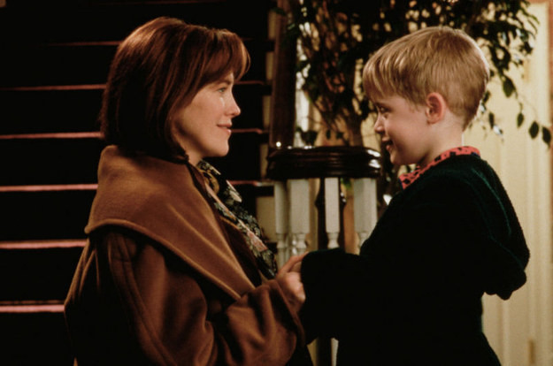 Маколею Калкину из фильма «Один дома» 36 лет — столько же было актрисе Кэтрин О’Хара, которая сыграла его маму. 