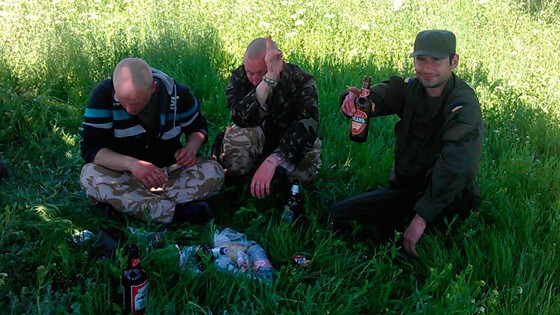 Экстремальный быт украинских военных: такой «армии» вы ещё не видели