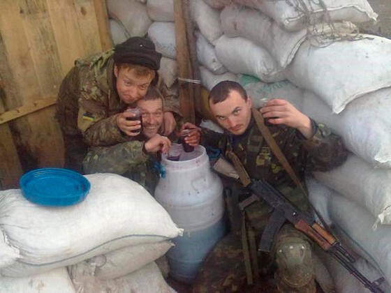 Экстремальный быт украинских военных: такой «армии» вы ещё не видели