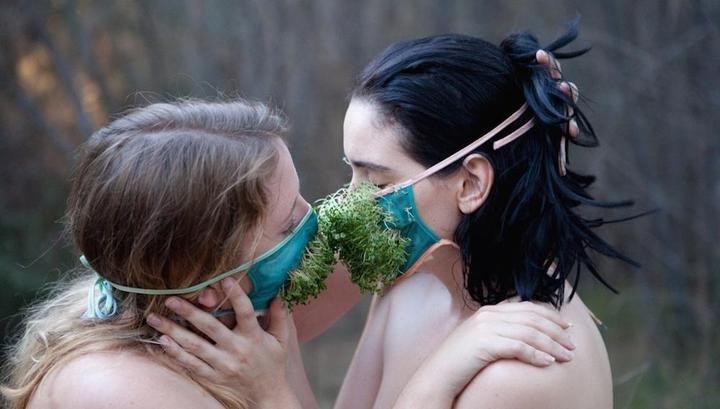 Экосексуалы занимаются любовью с деревьями, чтобы спасти планету
