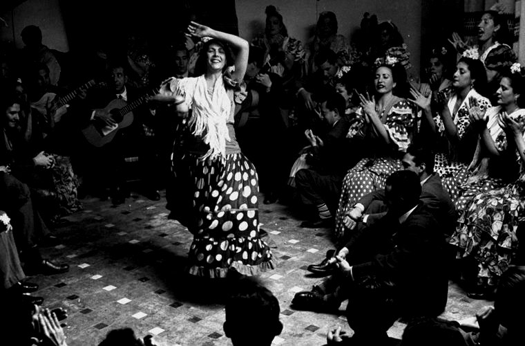 Французский писатель Жан Кокто назвал фламенко «огнем, умирающим для того, чтобы родиться».