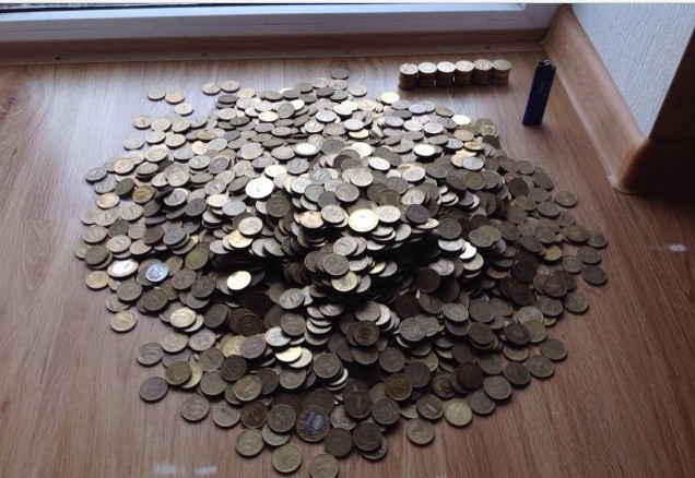 Сколько 10 рублевых монет в трехлитровой банке
