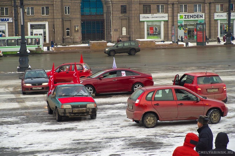 Челябинские автомобилисты сделали из 20 машин две «девятки»  