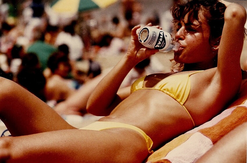 Невероятные девушки и пляжи на цветных фотографиях из Чили 80-х