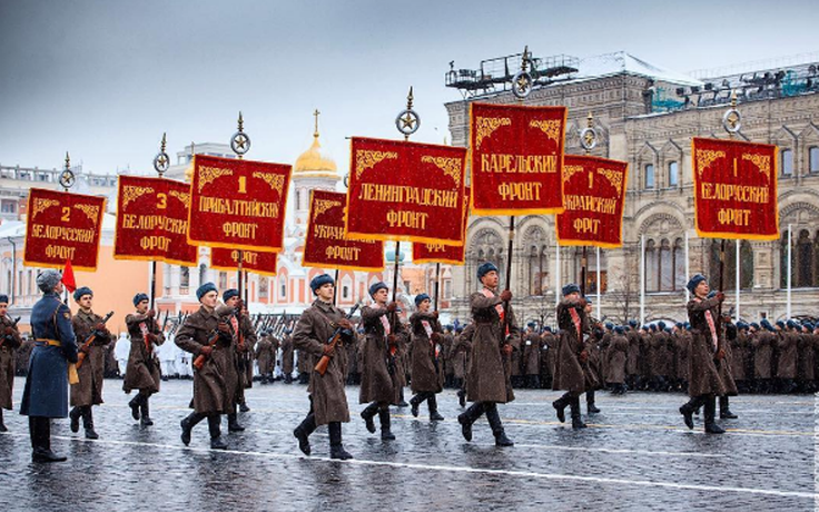Красный день календаря: 75-я годовщина легендарного парада на Красной площади 1941 года