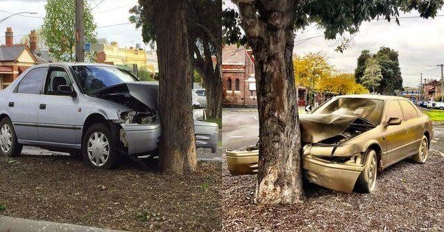 Это натуральный автомобиль, брошенный после аварии. Его выкрасили золотой краской и оставили на месте