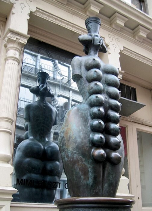 Богиня плодородия, расположена в галерее Mimi Ferztкоторый, Сохо