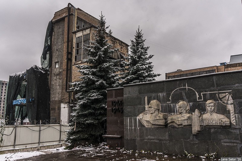 Прогулка по территории завода имени Лихачева в Москве