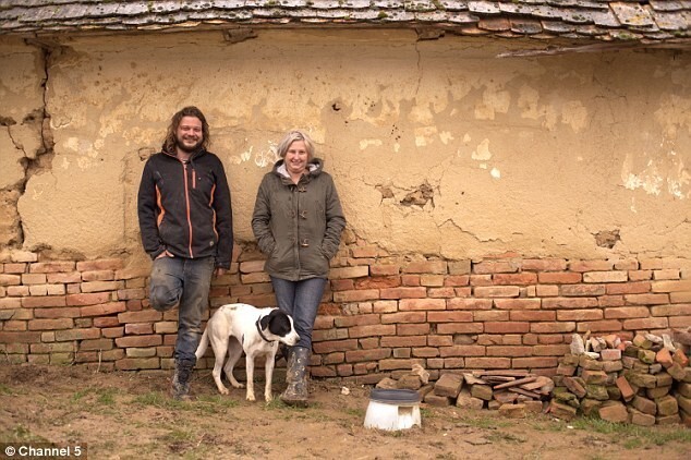 Британская пара переехала в венгерскую деревню и живёт на £6 в день