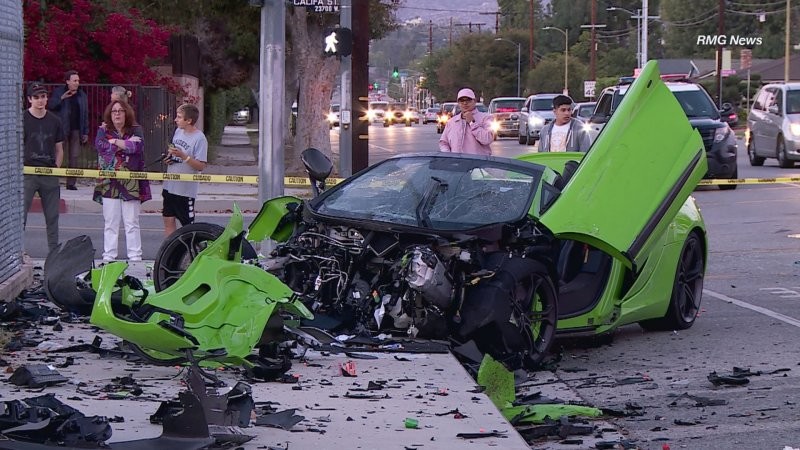 Серьезная авария с участием суперкара McLaren 650S Spider в Лос-Анджелесе