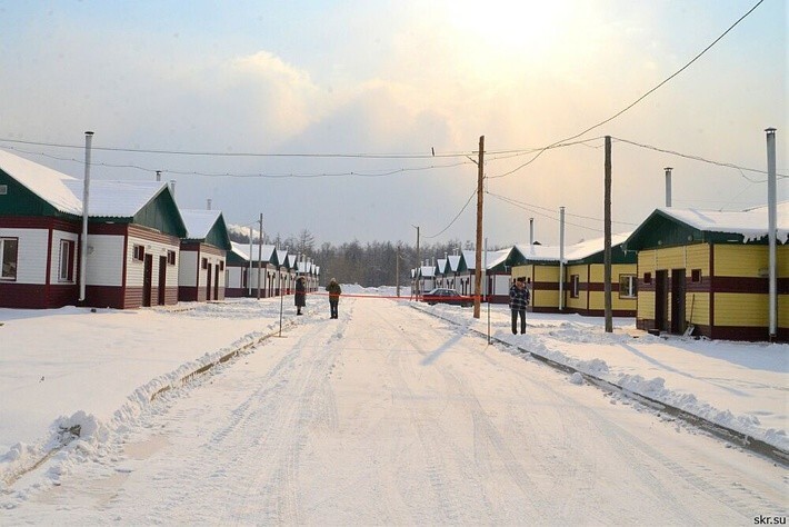 38. В селе Рощино на Сахалине к Новому году отпразднуют новоселье 32 семьи  Одноэтажные дома на двух или четырех хозяев примут переселенцев из ветхого и аварийного жилья.