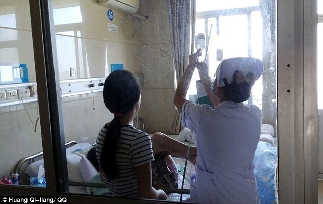 19-летняя китаянка выставила себя на продажу, чтобы спасти мать, больную раком