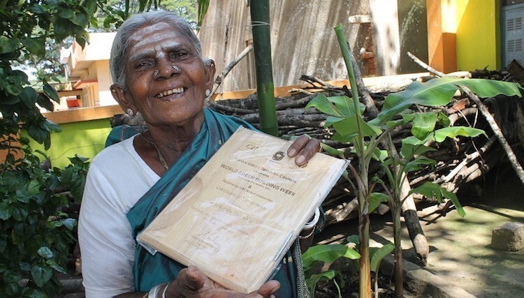 У 105-летней женщины не было детей, и тогда она стала мамой 300 деревьям