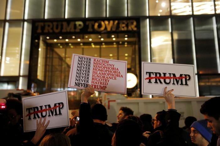 Тысячи протестующих против избрания Трампа вышли на улицы городов США