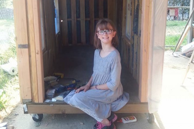 10-летняя Хейли Форт строит домики для бездомных и выращивает для них пищу 