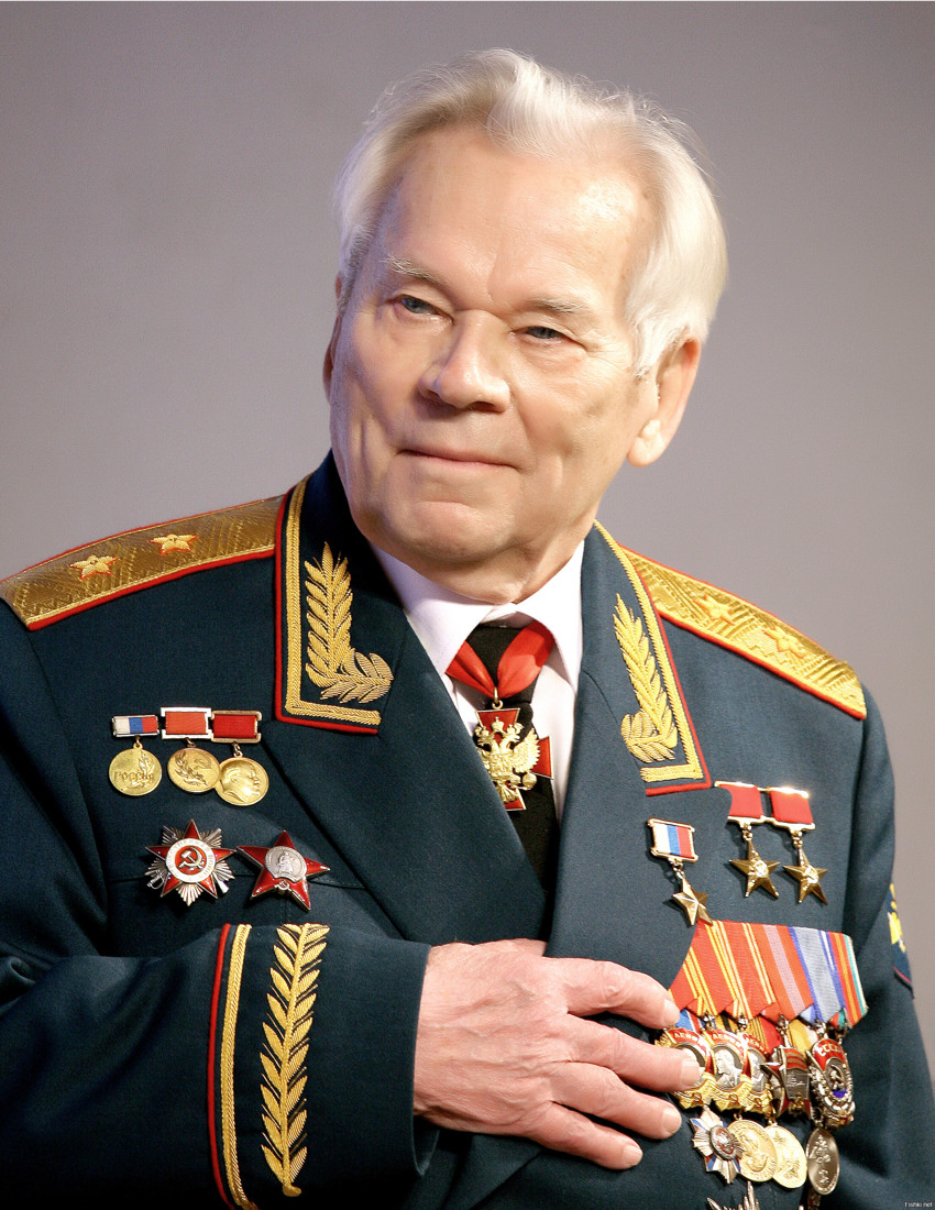Михаил Тимофеевич Калашников  -  родился 10 ноября 1919, с