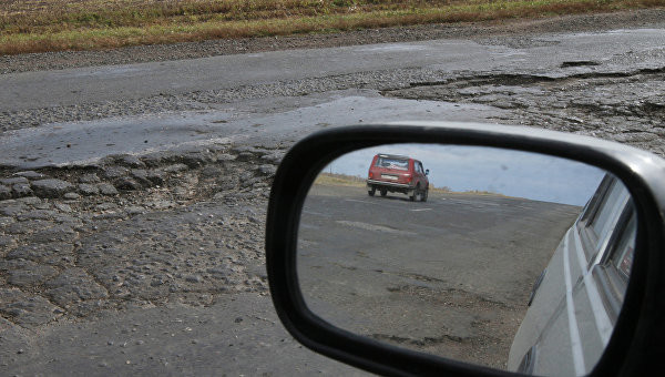 В Крыму нашли 12 участков с вырубленным асфальтом на трассе Керчь-Симферополь