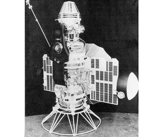 15 ноября 1965 года по направлению к Венере была запущенна АМС "Венера-3"