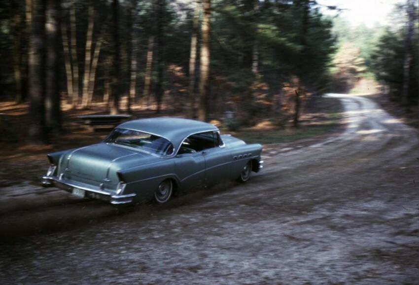 На грунтовой дороге, 1963 год.