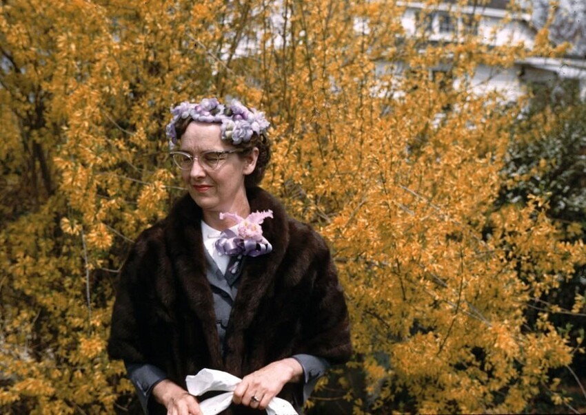 Бабушка оделась на пасху, 1960 год.