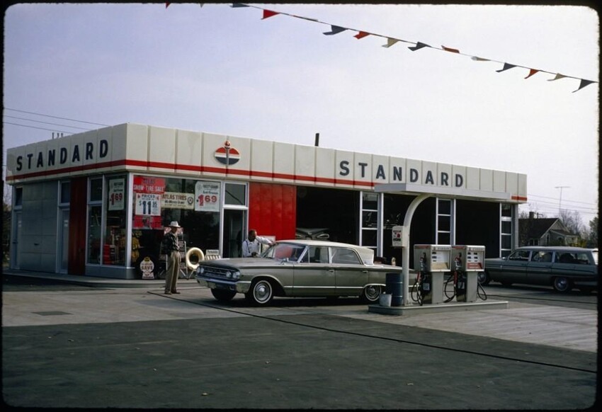  Заправочная станция компании Standard, 1964 год.
