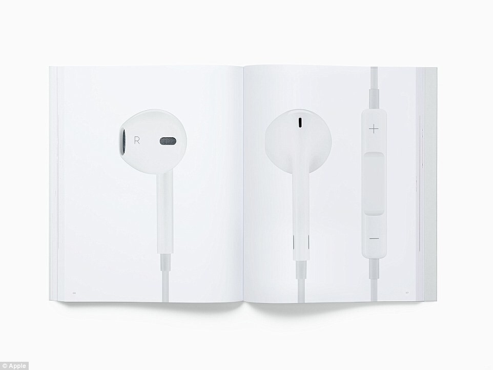 Белые наушники EarPod, ставшие классикой — неизменный аксессуар