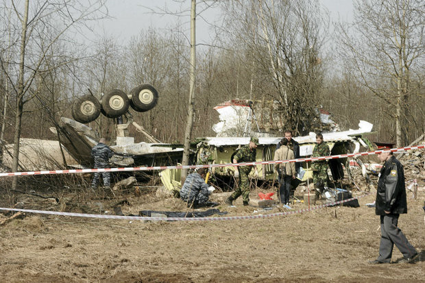 Польское "открытие" в результате эксгумации: "В саркофаге действительно тело Качиньского"