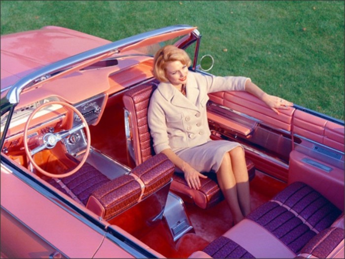 8. Вращающееся сиденье в Buick Flamingo 1961