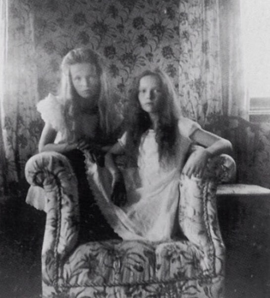 Ольга и Татьяна Романовы, 1905 г