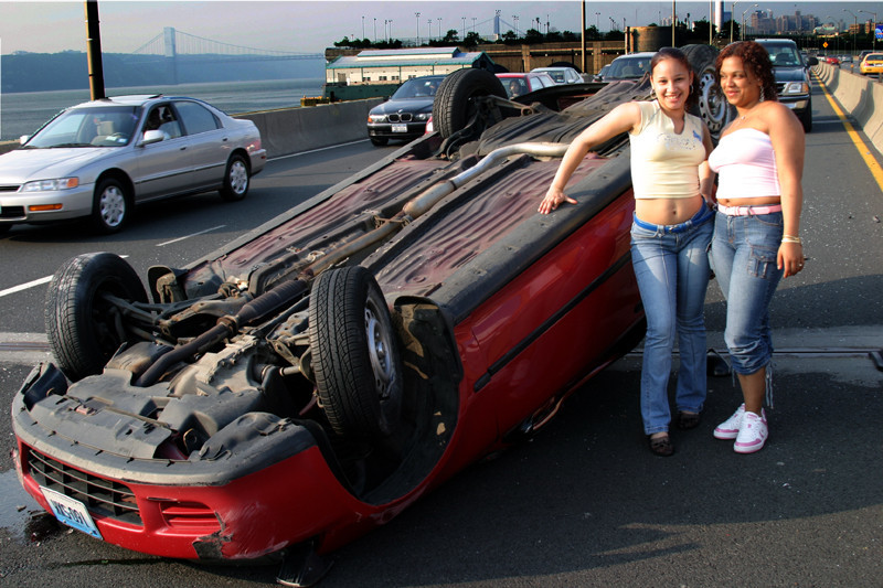 50 иллюстраций того, как непросто бывает девушкам с автомобилями