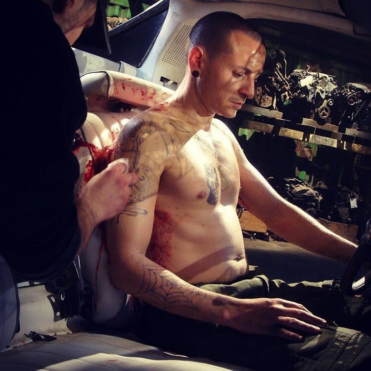Редкие фото Честера (Linkin park) в гриме для фильма «Пила 7» всплыли в сети!