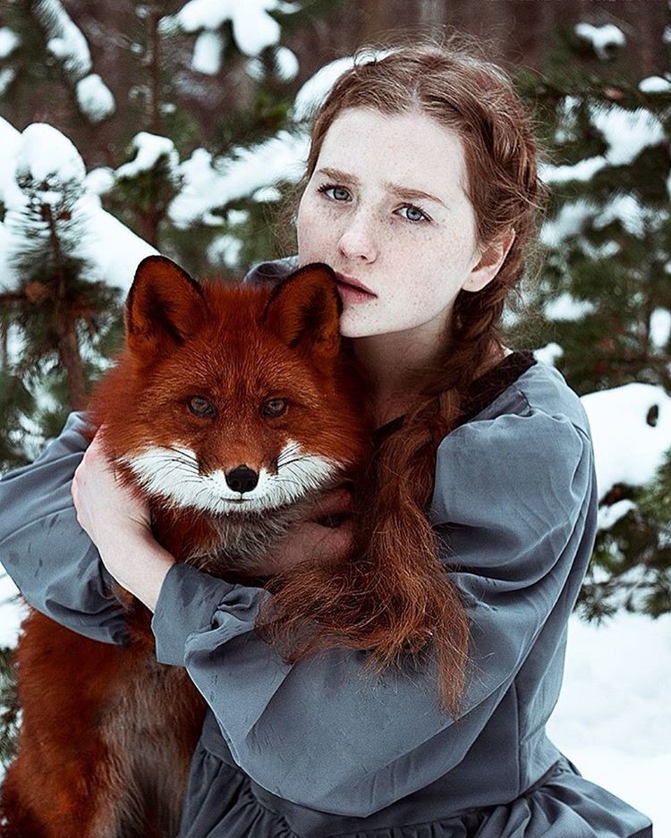Сказочные портреты рыжеволосых девушек-моделей с лисицей