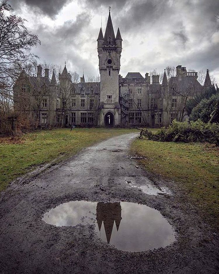 Заброшенный замок в Селе, провинция Намюр, Бельгия