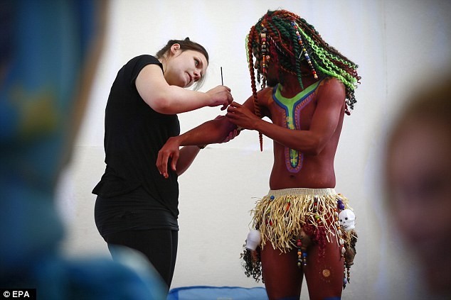Голые амбиции: в Кейптауне проходит ежегодный арт-фестиваль, модели которого совершенно обнажены