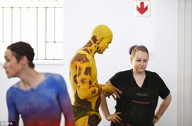 Голые амбиции: в Кейптауне проходит ежегодный арт-фестиваль, модели которого совершенно обнажены