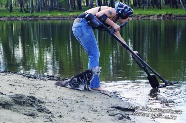 Девушки с металлоискателями