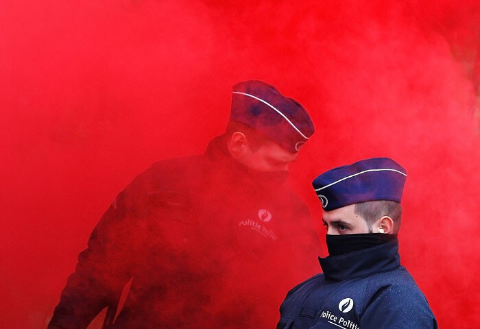 Бельгийские полицейские во время акции протеста военнослужащих в центре Брюсселя