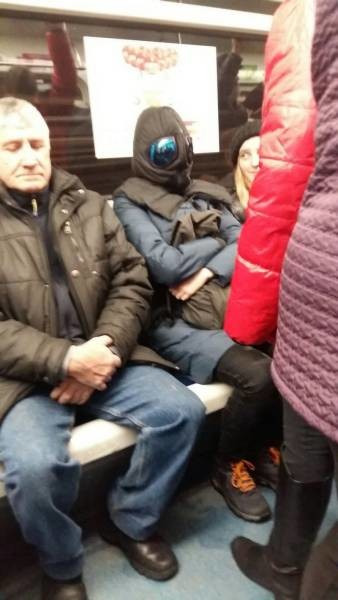 Странные люди в метро 