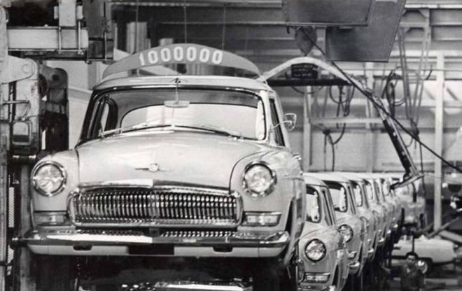 23 июня 1967 года с конвейера Горьковского автомобильного завода сошел миллионный легковой автомобиль ГАЗ. Им стала Волга ГАЗ-21 третьей серии