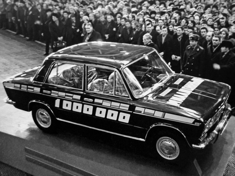 21 декабря 1973 года с конвейера завода в Тольятти сошел миллионный автомобиль. Им стал ВАЗ-2103 Жигули