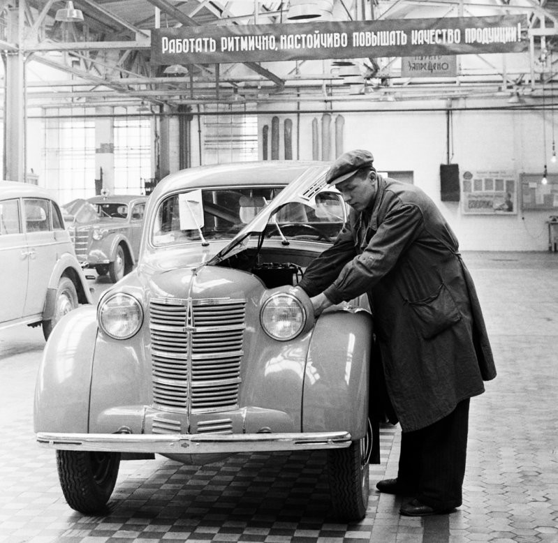 АЗЛК. Первые автомобили года на выходе, Москва, 1953.