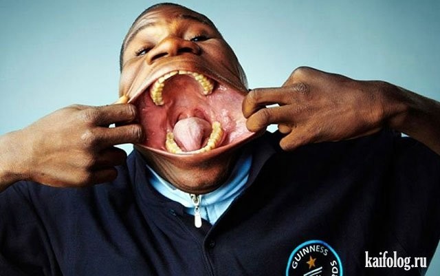 Самый большой в мире рот. Франциско Домингос Жаким из Анголы может растянуть рот на 17 см.
