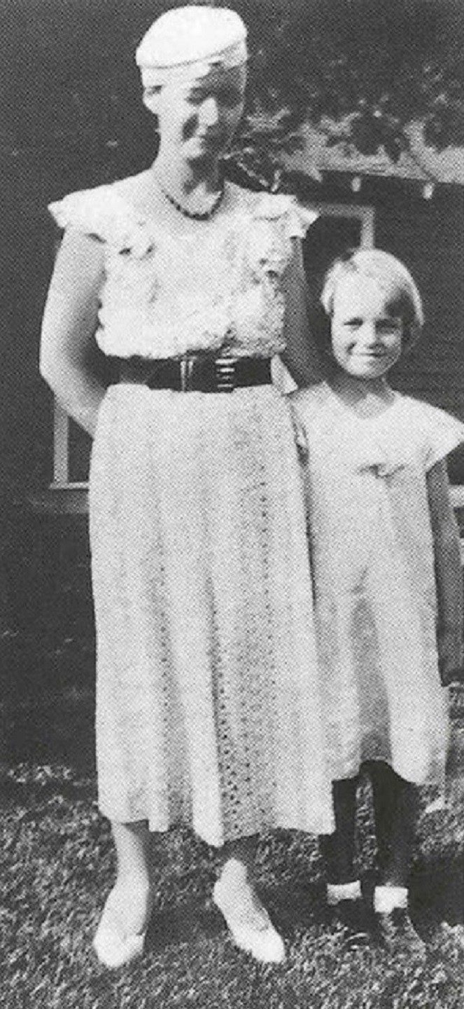 24 редких и очаровательных фотографий маленькой Нормы Джин Бейкер, будущей Мэрилин Монро