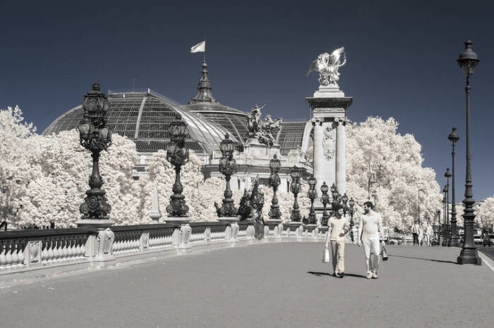 Фотографии Парижа, созданные в инфракрасном цвете 