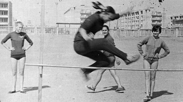 Назад в СССР: советская женщина в спортзале