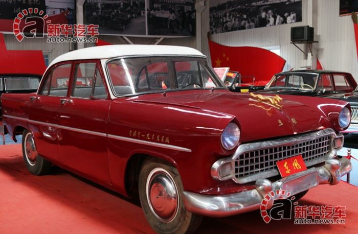 Был ещё один автомобиль — «Восточный ветер» СА-71 / Dongfeng CA-71 — первый произведённый китайцами легковой седан, дата выпуска по разным данным 1958/59 годы. 